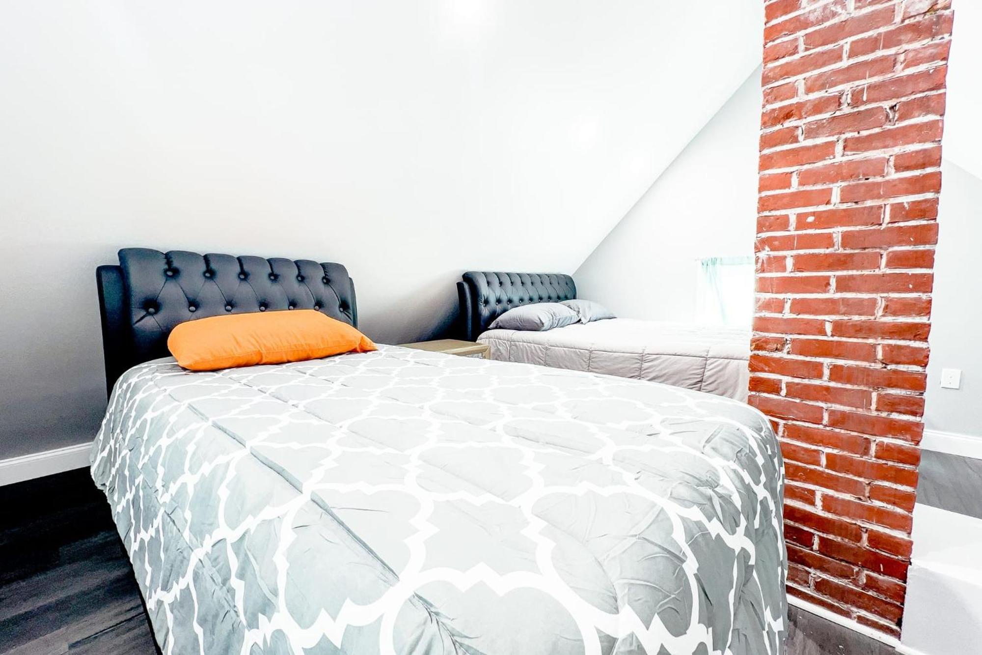 2 Homes, 1 Stay-7Br Niagara Falls Compound Εξωτερικό φωτογραφία